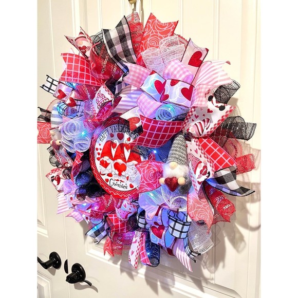 Handmade Valentine’s Gnome Hearts Ribbon Prelit Wreath 22 ins LED W12 - Picture 3 of 12
